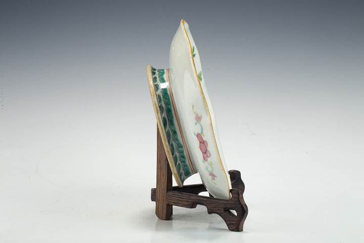 古玩陶瓷清同治·粉彩錦雞牡丹紋花口盤真品鑒賞圖