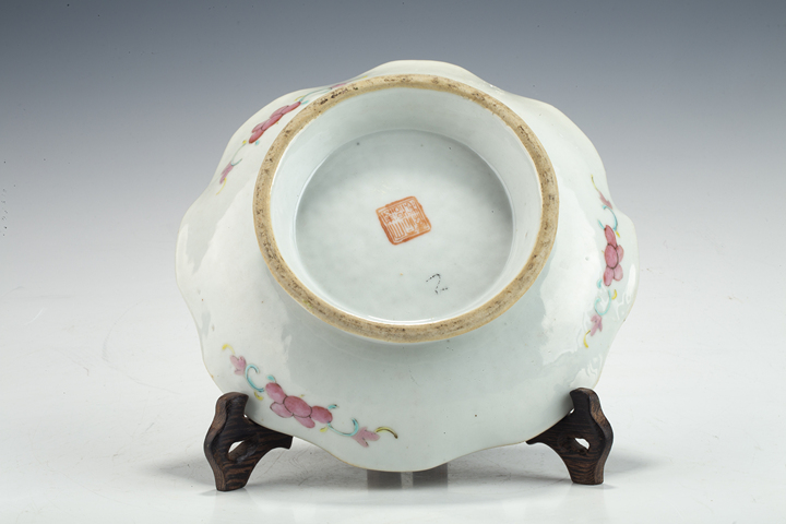 古玩陶瓷清同治·粉彩錦雞牡丹紋花口盤真品鑒賞圖