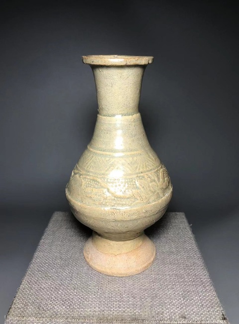 古玩陶瓷云市窯花卉紋盤口瓶真品鑒賞圖