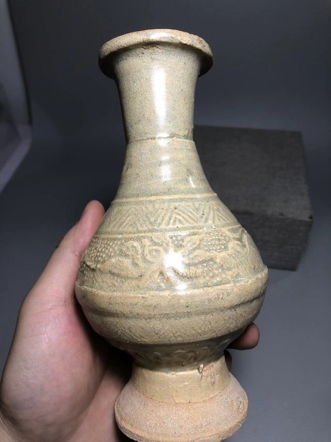 古玩陶瓷云市窯花卉紋盤口瓶真品鑒賞圖