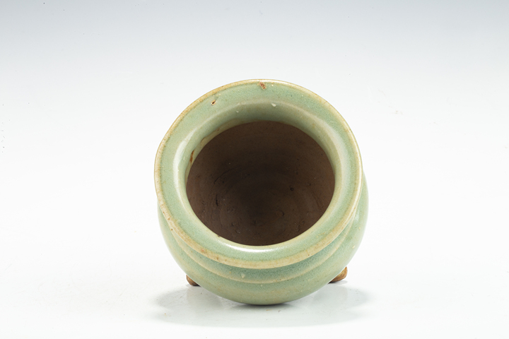 古玩陶瓷明·龍泉青釉鬲式爐拍賣，當前價格25056元