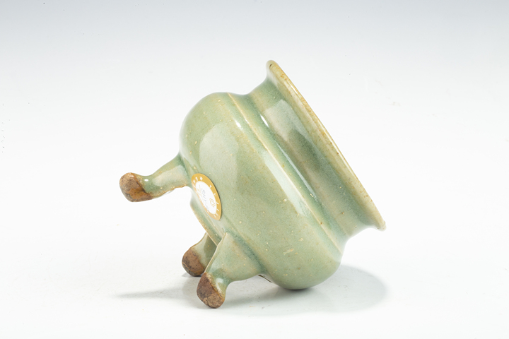 古玩陶瓷明·龍泉青釉鬲式爐拍賣，當前價格25056元