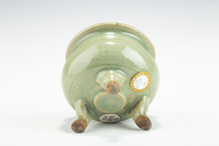古玩陶瓷明·龍泉青釉鬲式爐拍賣，當前價格25056元
