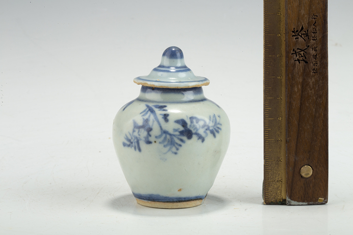 古玩陶瓷明中·青花花卉紋小蓋罐真品鑒賞圖