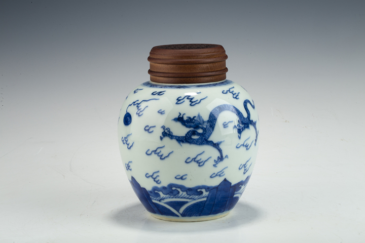 古玩陶瓷清雍正·青花趕珠龍紋罐真品鑒賞圖