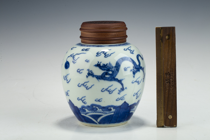 古玩陶瓷清雍正·青花趕珠龍紋罐真品鑒賞圖