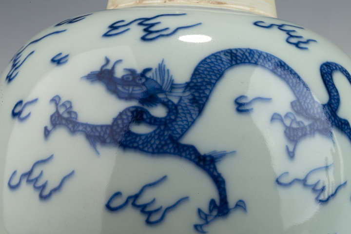 古玩陶瓷清雍正·青花趕珠龍紋罐真品鑒賞圖