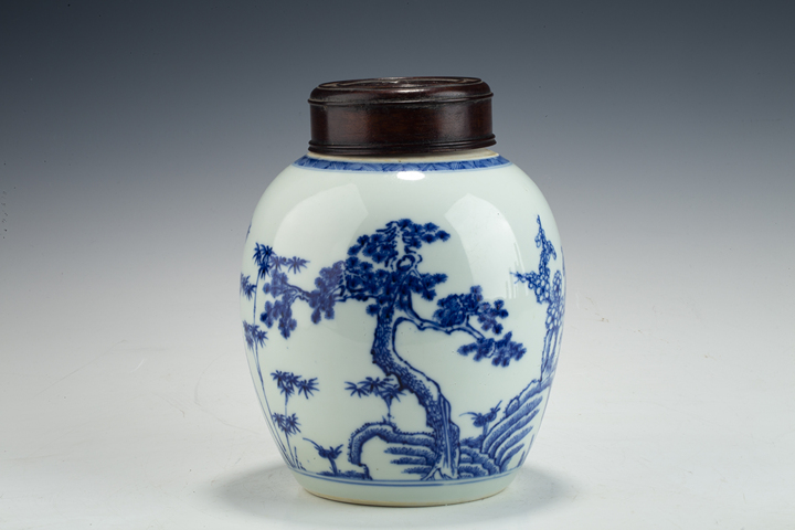 古玩陶瓷清雍正·青花歲寒三友紋罐
真品鑒賞圖