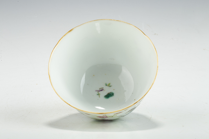 古玩陶瓷清同治·粉彩喜上眉梢圖花口蓋碗
真品鑒賞圖