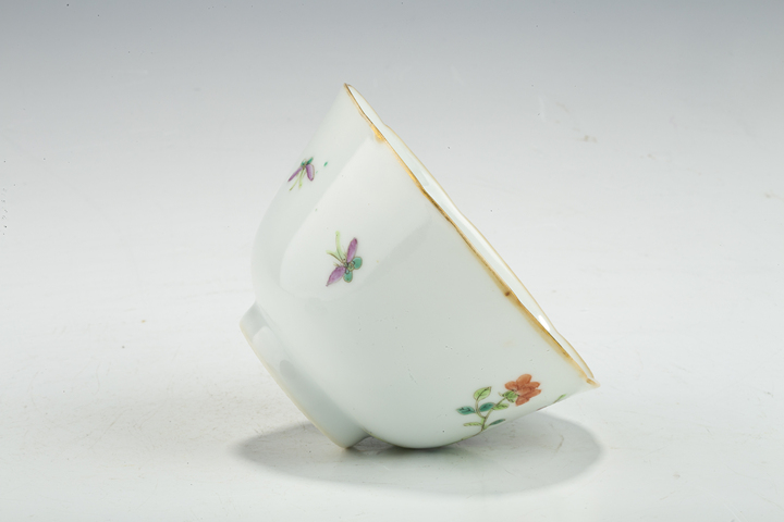 古玩陶瓷清同治·粉彩喜上眉梢圖花口蓋碗
真品鑒賞圖