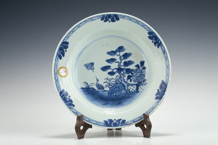 古玩陶瓷清中·青花花鳥紋折沿盤真品鑒賞圖