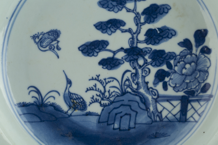 古玩陶瓷清中·青花花鳥紋折沿盤真品鑒賞圖
