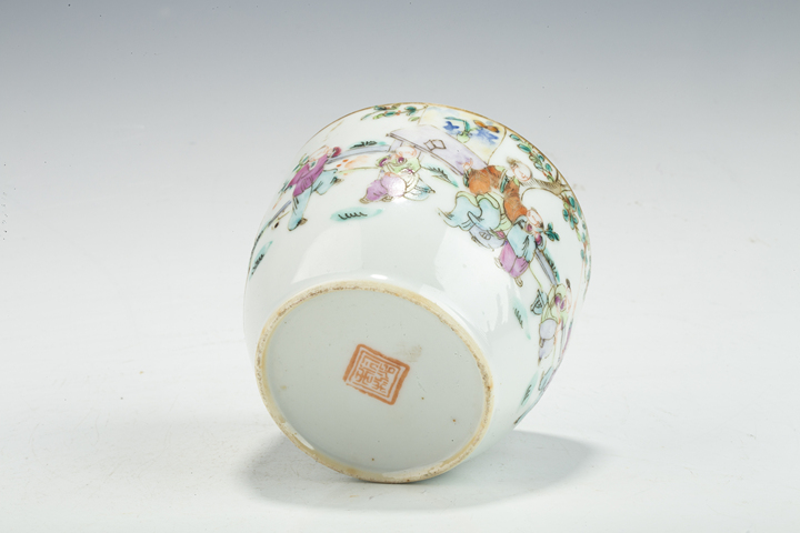 古玩陶瓷清晚·粉彩粉彩仕女教子折桂圖蓋缸
真品鑒賞圖