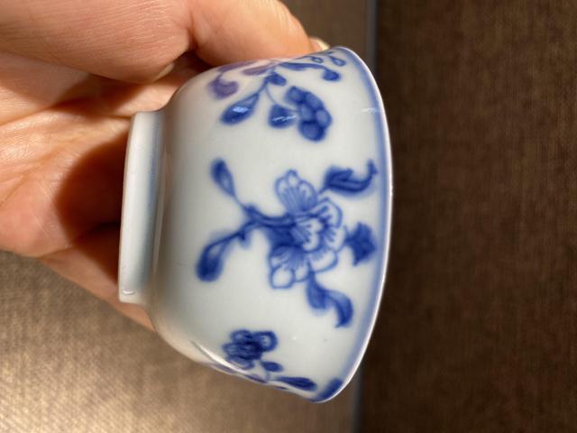 古玩陶瓷青花花卉紋杯真品鑒賞圖