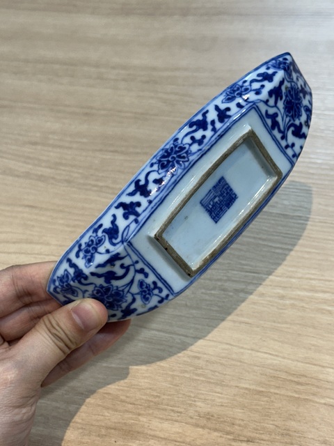 古玩陶瓷清乾隆 青花纏枝蓮茶船真品鑒賞圖