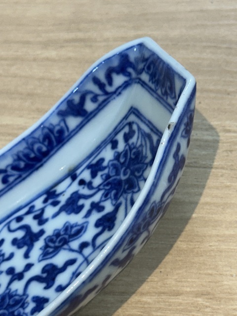 古玩陶瓷清乾隆 青花纏枝蓮茶船真品鑒賞圖