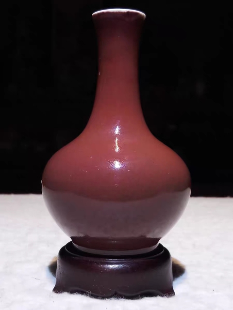 古玩陶瓷清晚期 紅釉天球瓶真品鑒賞圖