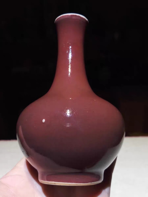 古玩陶瓷清晚期 紅釉天球瓶真品鑒賞圖