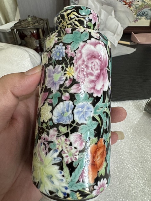 古玩陶瓷墨地粉彩百花不落地洗口瓶真品鑒賞圖