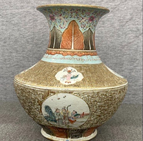 古玩陶瓷人物紋粉彩瓶真品鑒賞圖