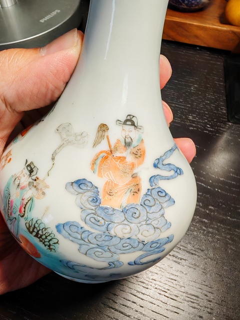 古玩陶瓷人物紋粉彩撇口瓶真品鑒賞圖