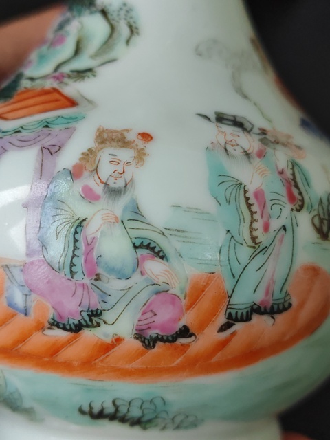 古玩陶瓷人物紋粉彩撇口瓶真品鑒賞圖