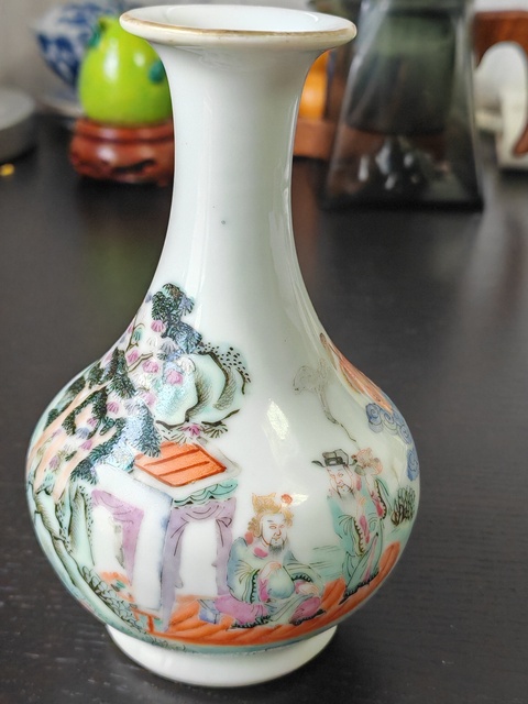 古玩陶瓷人物紋粉彩撇口瓶真品鑒賞圖