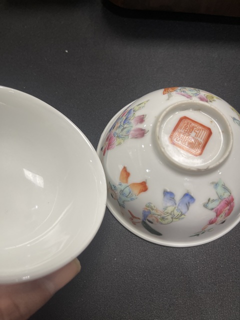 古玩陶瓷嬰戲紋粉彩茶圓真品鑒賞圖