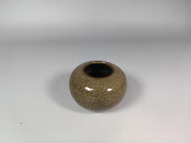 古玩陶瓷清中早黃哥釉水盂真品鑒賞圖