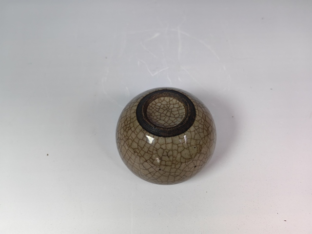 古玩陶瓷清中早黃哥釉水盂真品鑒賞圖