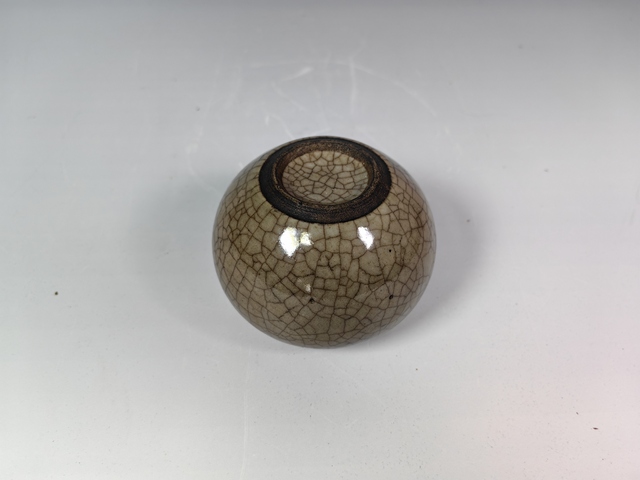 古玩陶瓷清中早黃哥釉水盂真品鑒賞圖