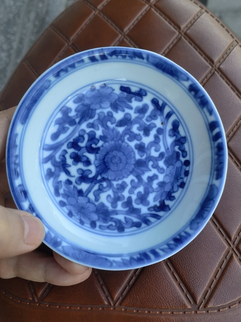 古玩陶瓷青花花卉紋盤真品鑒賞圖