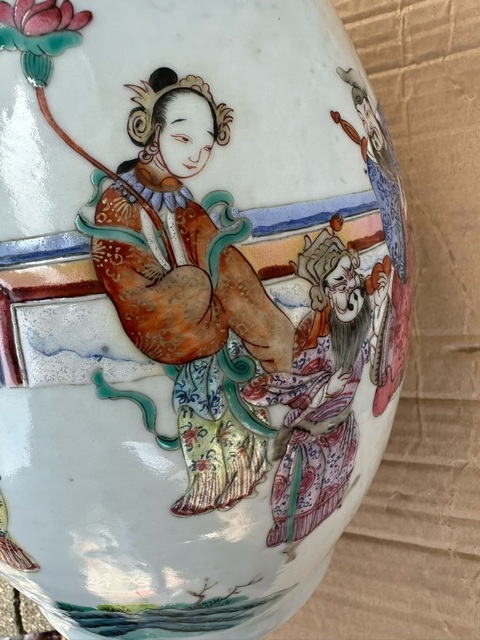 古玩陶瓷人物紋粉彩瓶真品鑒賞圖