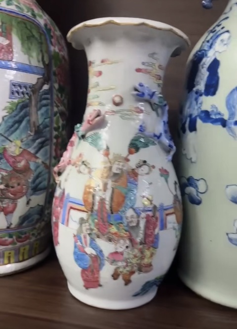 古玩陶瓷人物紋粉彩瓶真品鑒賞圖