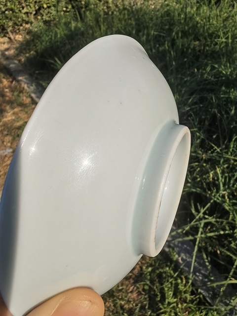 古玩陶瓷花卉紋青花盤真品鑒賞圖