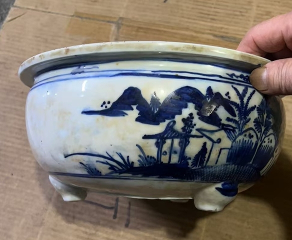 古玩陶瓷德化窯山水紋青花香爐真品鑒賞圖