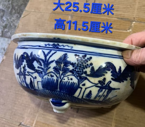 古玩陶瓷德化窯山水紋青花香爐真品鑒賞圖