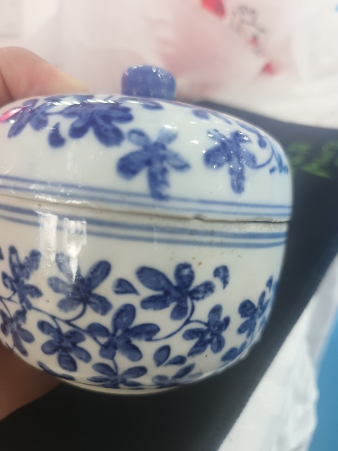古玩陶瓷青花花卉紋蓋缸真品鑒賞圖