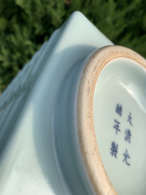 古玩陶瓷光緒青釉八卦紋琮式瓶真品鑒賞圖