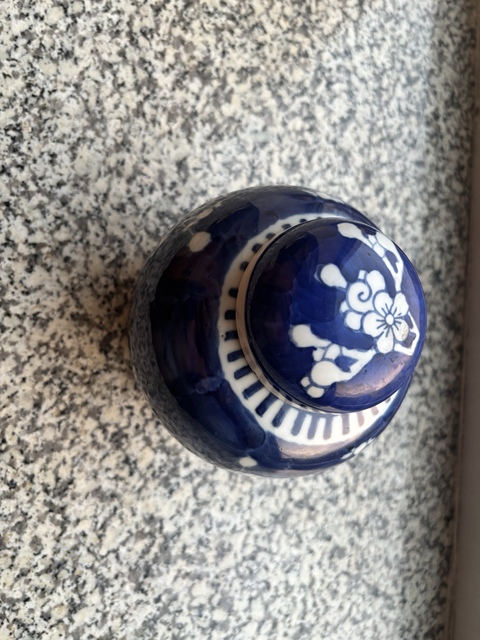 古玩陶瓷青花留白冰梅紋罐真品鑒賞圖