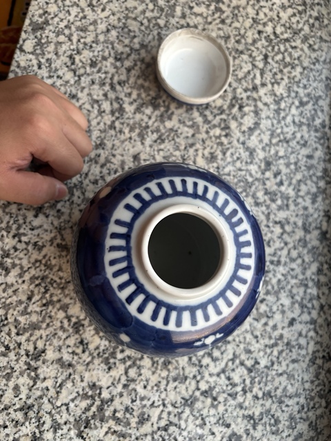 古玩陶瓷青花留白冰梅紋罐真品鑒賞圖