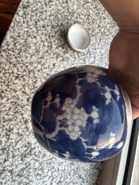古玩陶瓷青花留白冰梅紋罐真品鑒賞圖