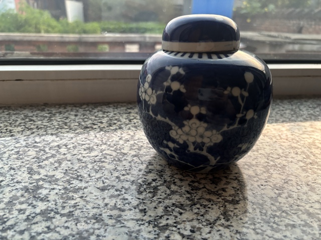 古玩陶瓷青花留白冰梅紋罐真品鑒賞圖