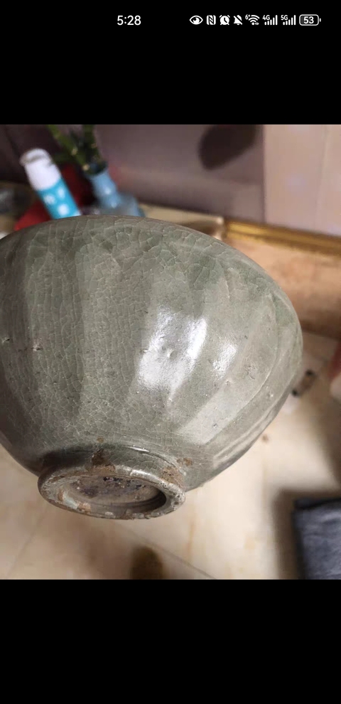 古玩陶瓷龍泉窯青釉刻花蓮瓣紋碗真品鑒賞圖