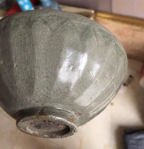 古玩陶瓷龍泉窯青釉刻花蓮瓣紋碗真品鑒賞圖
