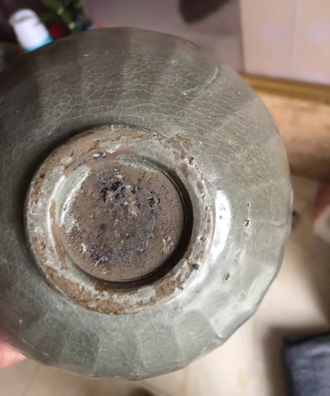 古玩陶瓷龍泉窯青釉刻花蓮瓣紋碗真品鑒賞圖