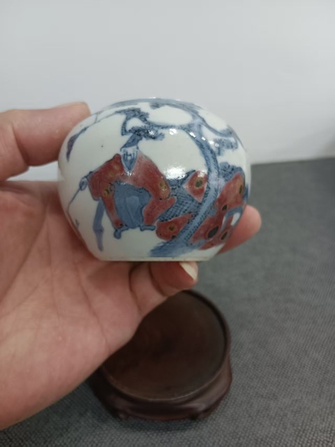 古玩陶瓷青花釉里紅人物水盂真品鑒賞圖
