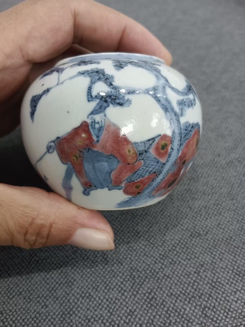 古玩陶瓷青花釉里紅人物水盂真品鑒賞圖