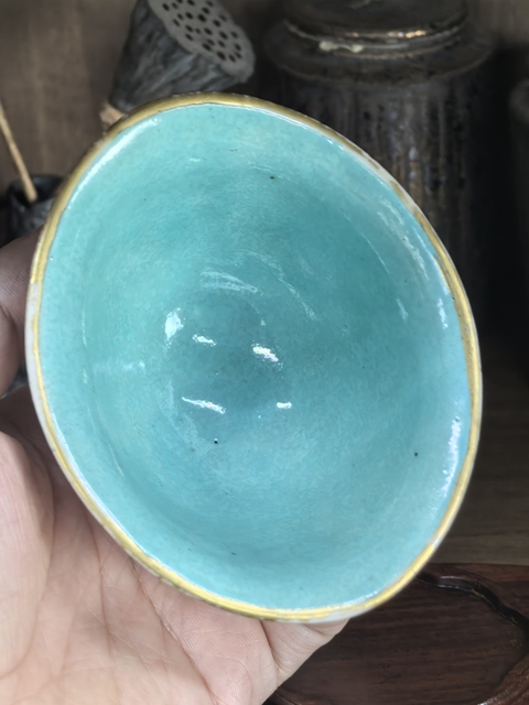 古玩陶瓷粉彩云蝠紋梅花杯真品鑒賞圖