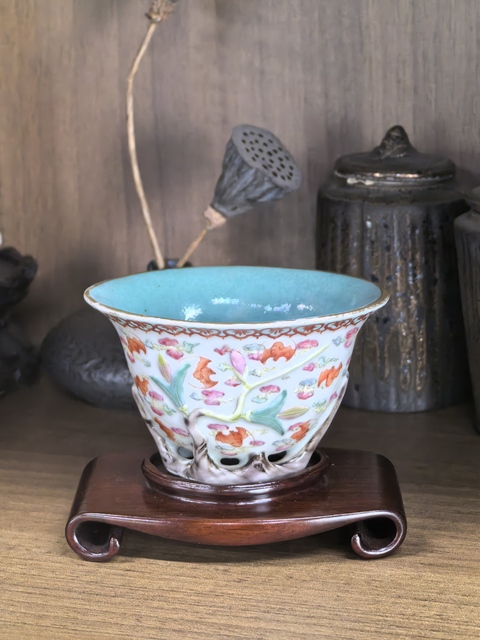 古玩陶瓷粉彩云蝠紋梅花杯真品鑒賞圖